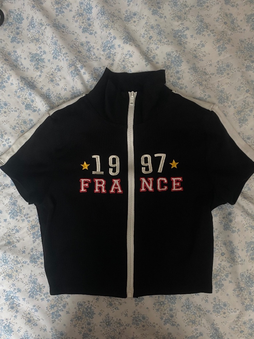 FOREVER 21 FRANCE 1997 ZIP UP TOP